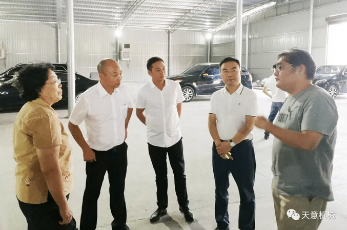 中國循環經濟墻材革新工作委員會會長暨天意機械董事長劉洪彬受邀考察調研湖南企業