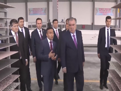 塔吉克斯坦總統拉赫蒙視察天意機械塔吉克客戶項目現場